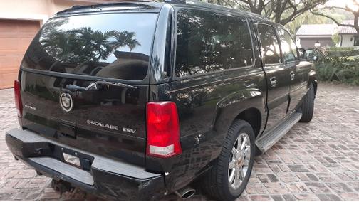 Photo 5 of 9 of 2004 Cadillac Escalade ESV Platinum Edition